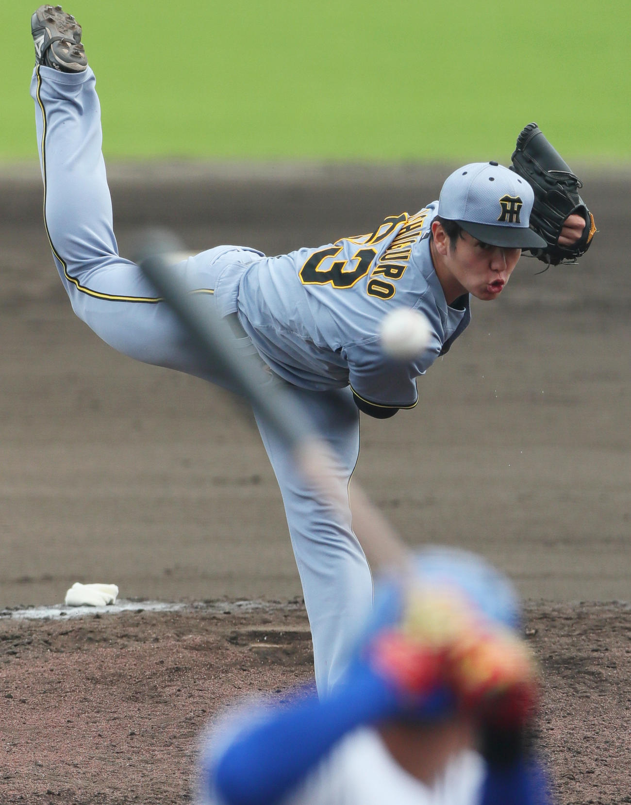 練習試合・中日対阪神　9回裏、力投する石黒（撮影・上山淳一）