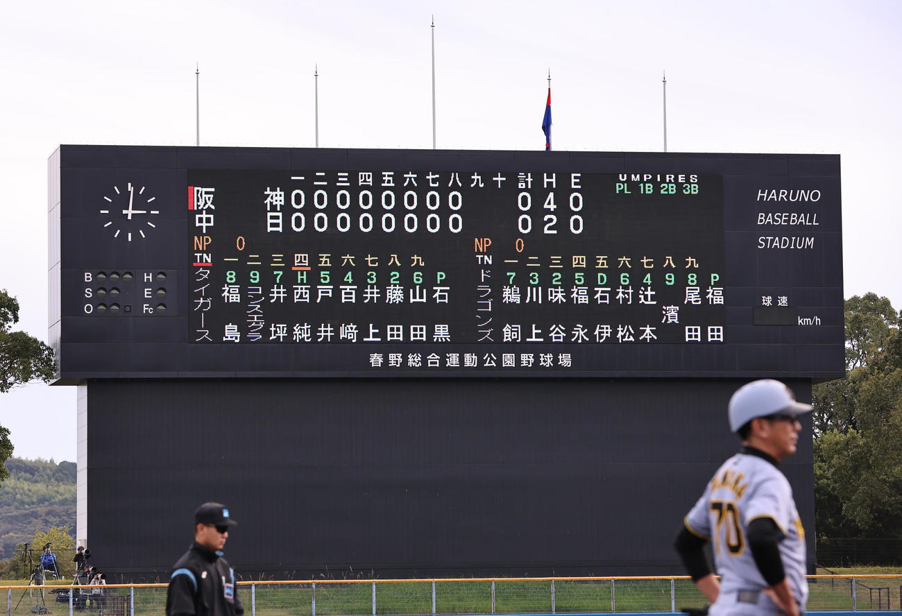 練習試合・中日対阪神　9回表阪神無死、代打で西純がコールされる（撮影・上山淳一）