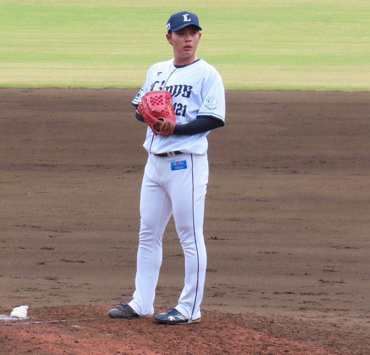 25年8月、師匠・今井と同じ立ち姿で投球動作に入る西武三浦大輝