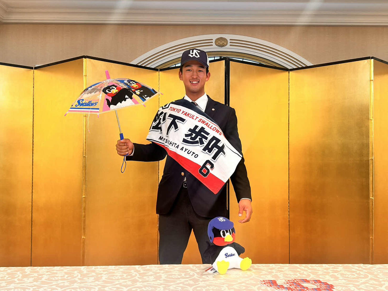 仮契約を結んだヤクルト1位松下歩叶内野手（撮影・平山連）