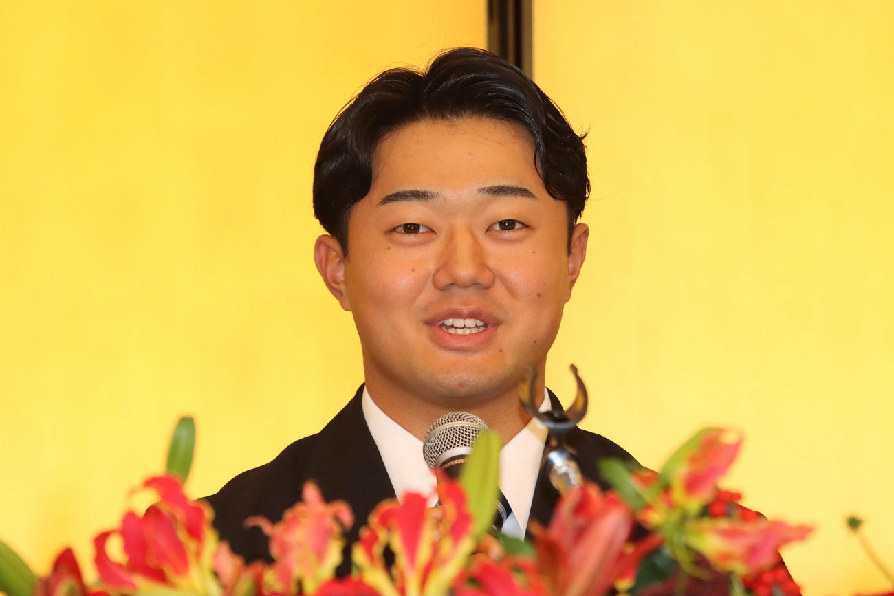 仮契約に臨んだ広島ドラフト4位指名の北海学園大・工藤（撮影・保坂果那）