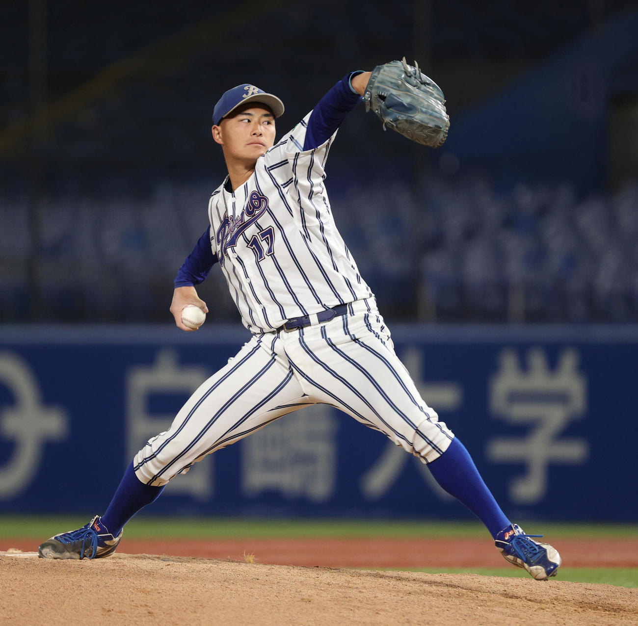 立正大対駒大　8回途中から登板した立正大・林（撮影・柴田隆二）