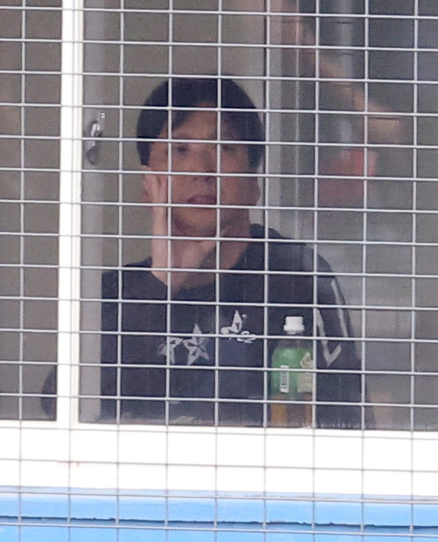 中日対阪神　ネット裏で観戦する藤川監督（撮影・上田博志）
