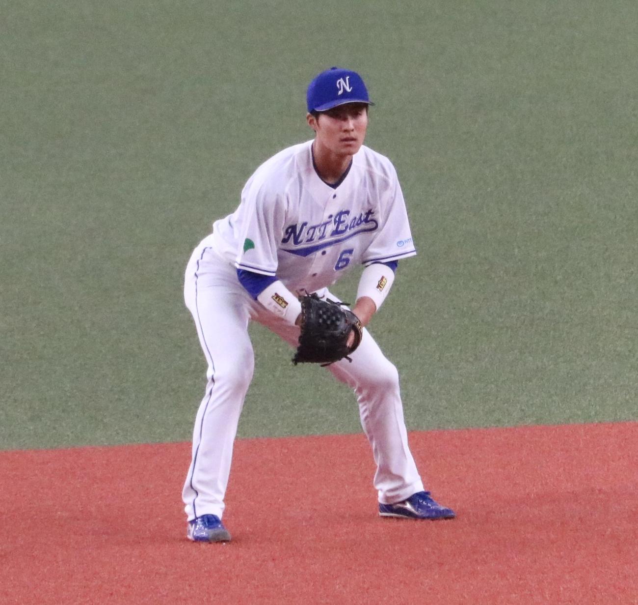 NTT東日本－ヤマハ　NTT東日本の石井巧が遊撃守備に就く（撮影・林亮佑）