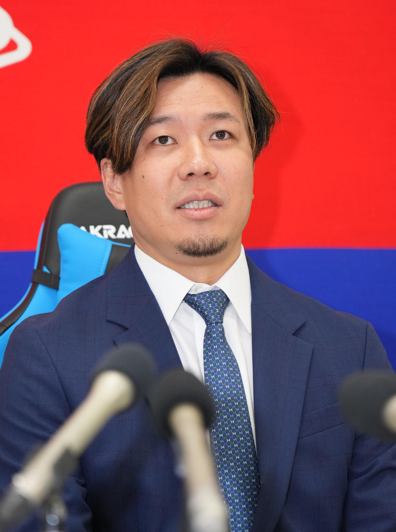 契約交渉を終え会見する大野（撮影・森本幸一）