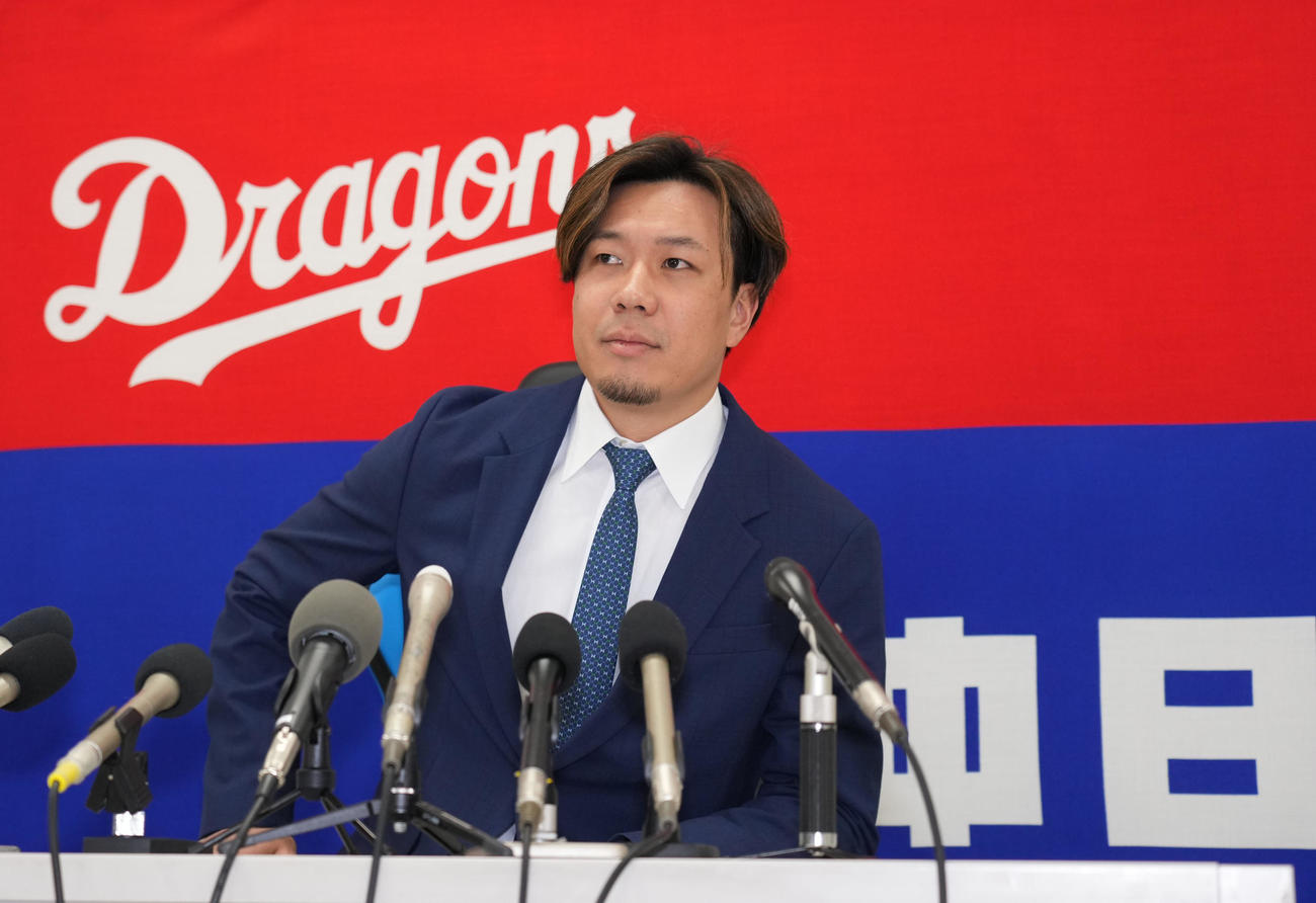 契約交渉を終え会見する大野（撮影・森本幸一）