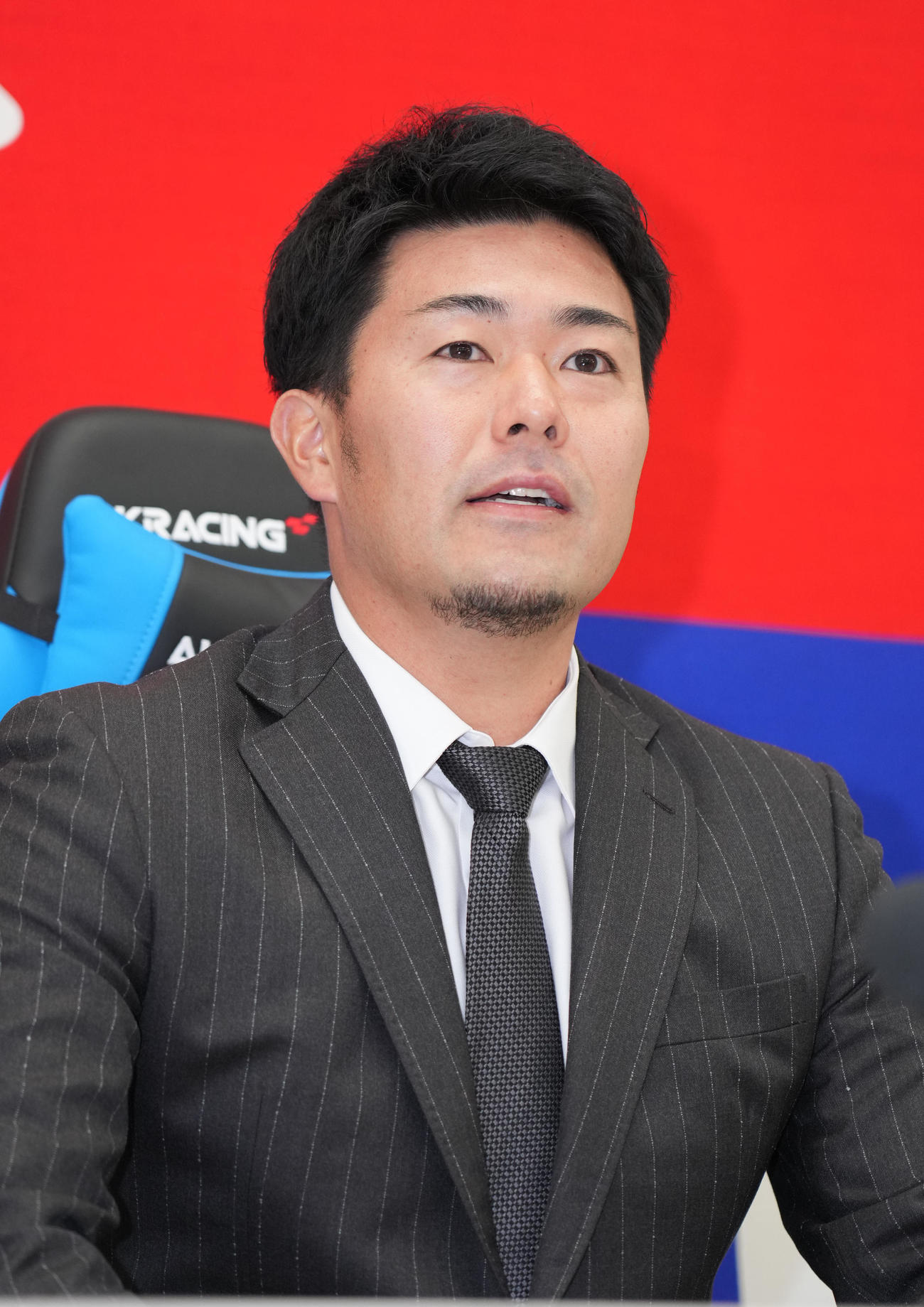 契約交渉を終え会見する木下（撮影・森本幸一）