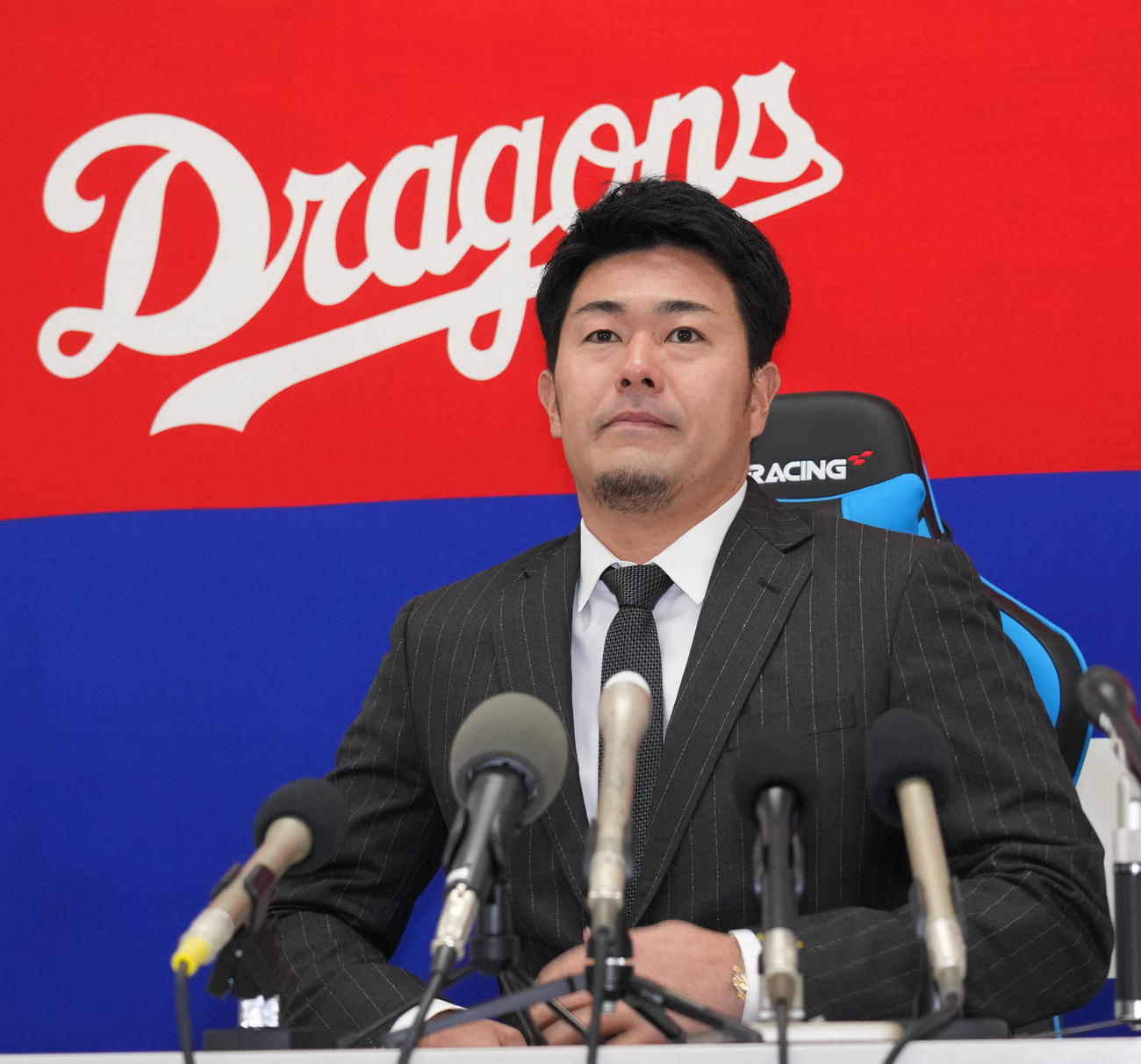 契約交渉を終え会見する木下（撮影・森本幸一）