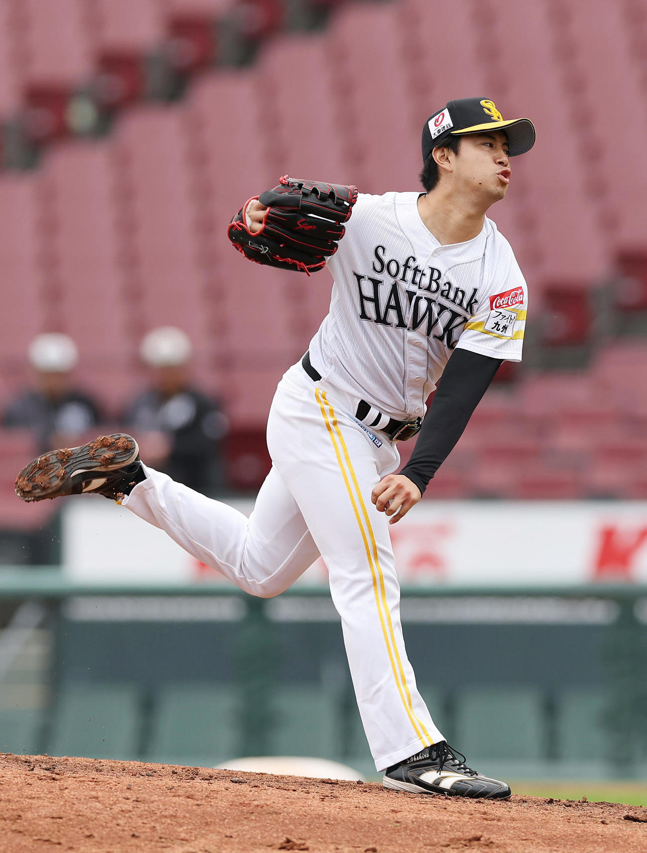 トライアウトで力投するソフトバンク育成・大城（撮影・前田充）