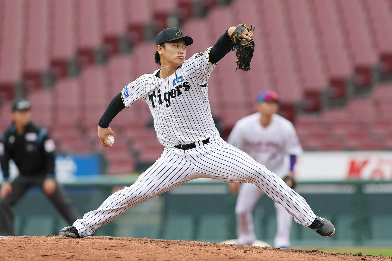 トライアウトで力投する阪神育成・森木（撮影・前田充）