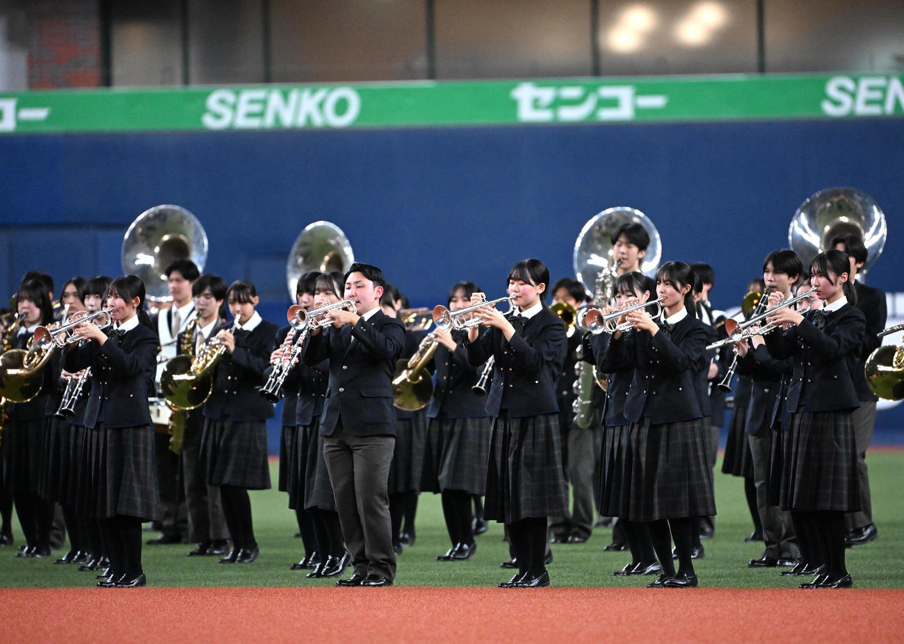試合前に演奏する大阪桐蔭の吹奏楽部（撮影・石井愛子）