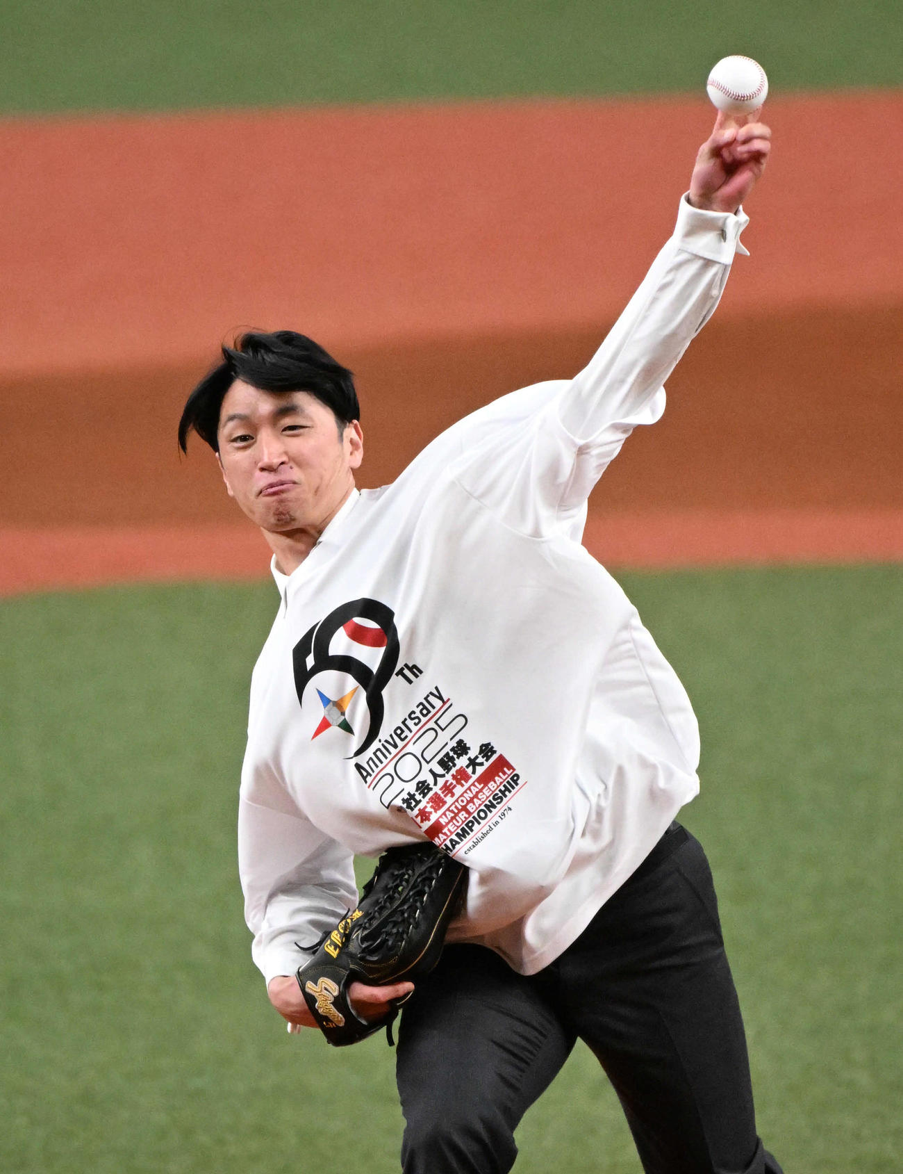 レジェンド始球式を務める阪神近本（撮影・石井愛子）