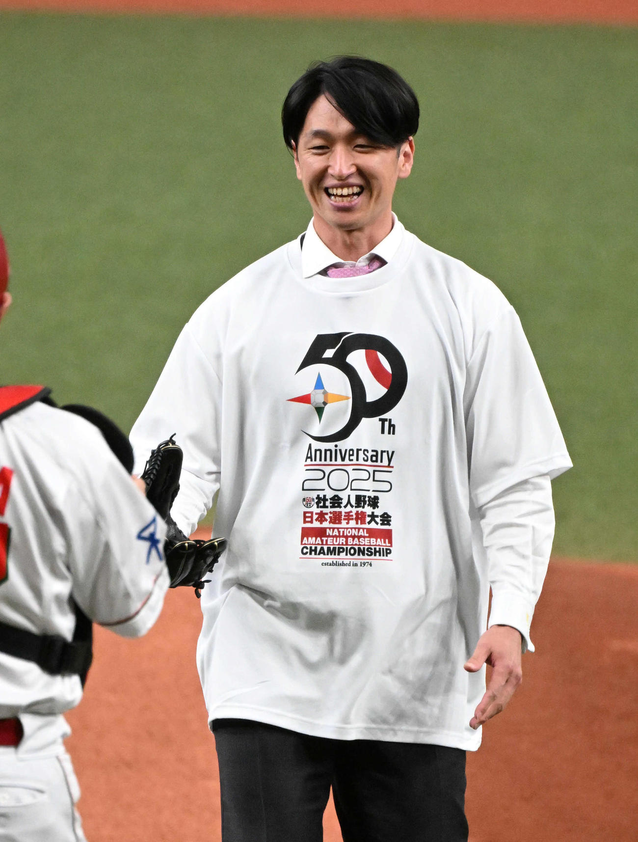 レジェンド始球式を務める近本（撮影・石井愛子）
