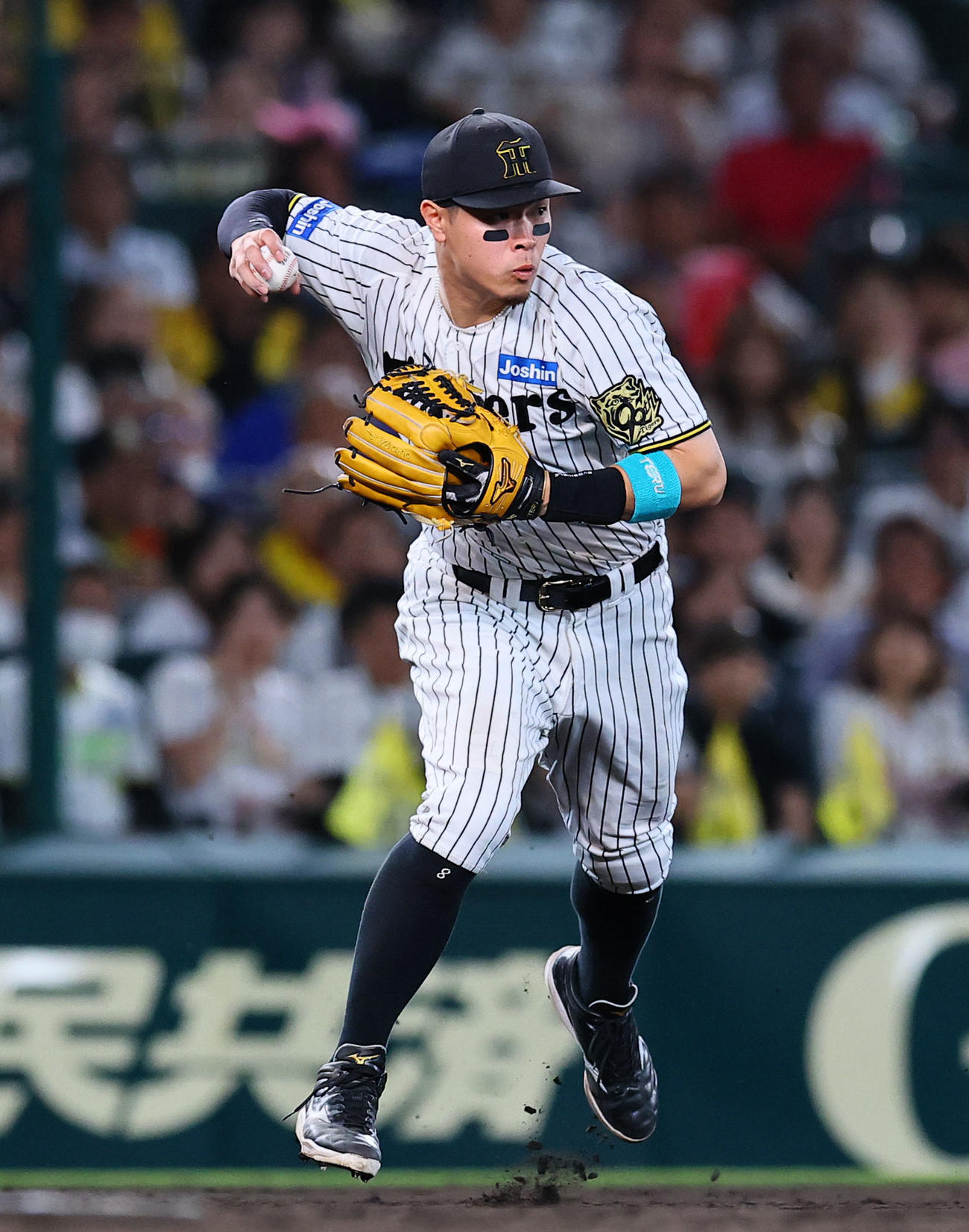 阪神】打撃2冠の佐藤輝明がゴールデン・グラブ賞初受賞「田中Cとの