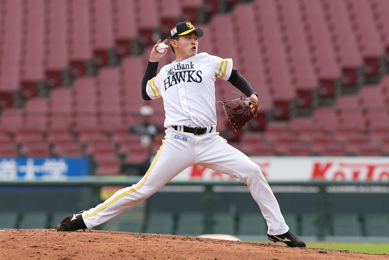 トライアウトで力投するソフトバンク育成・風間（撮影・前田充）