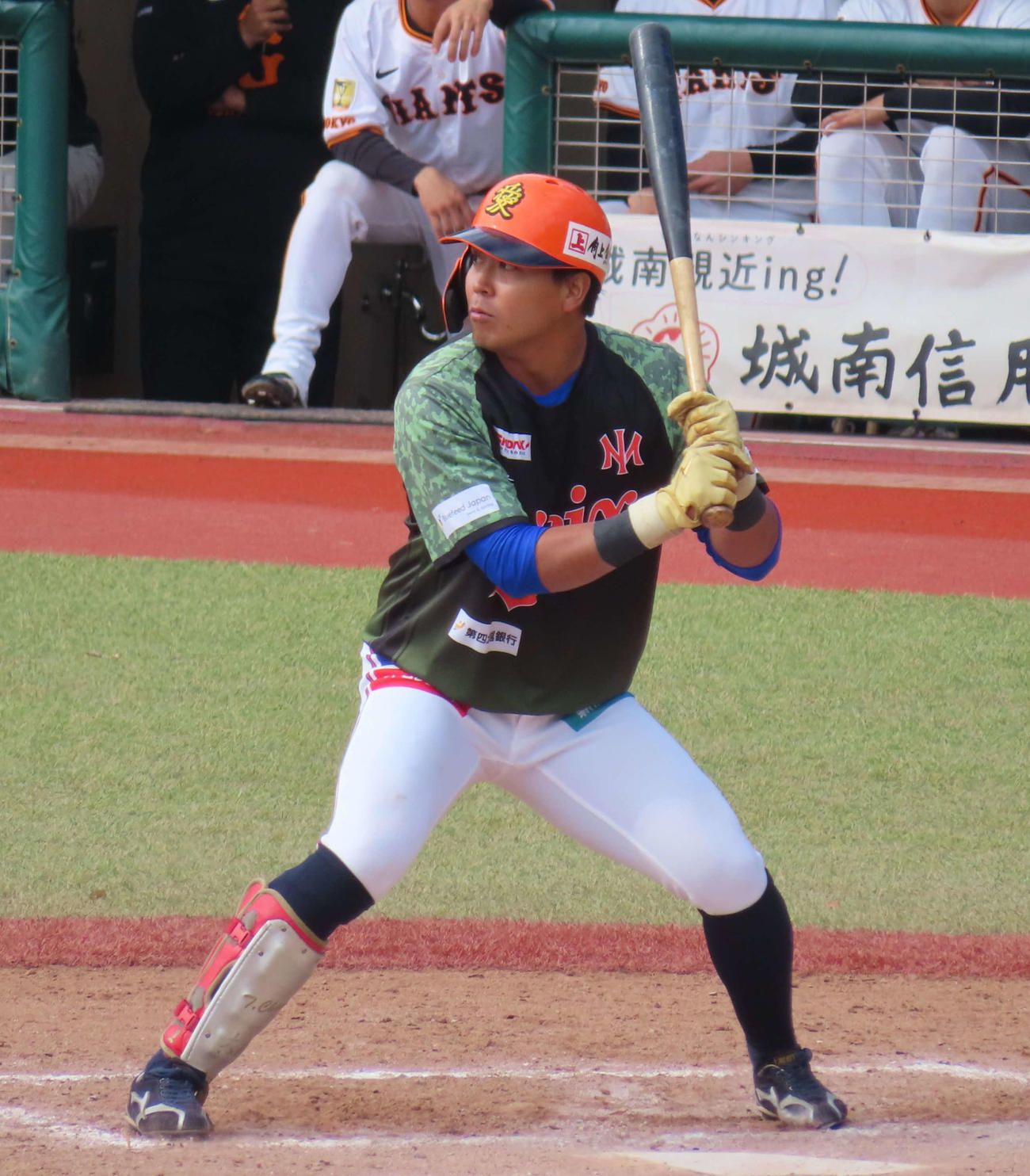 打席に入る巨人育成ドラフト5位のオイシックス・知念（撮影・水谷京裕）
