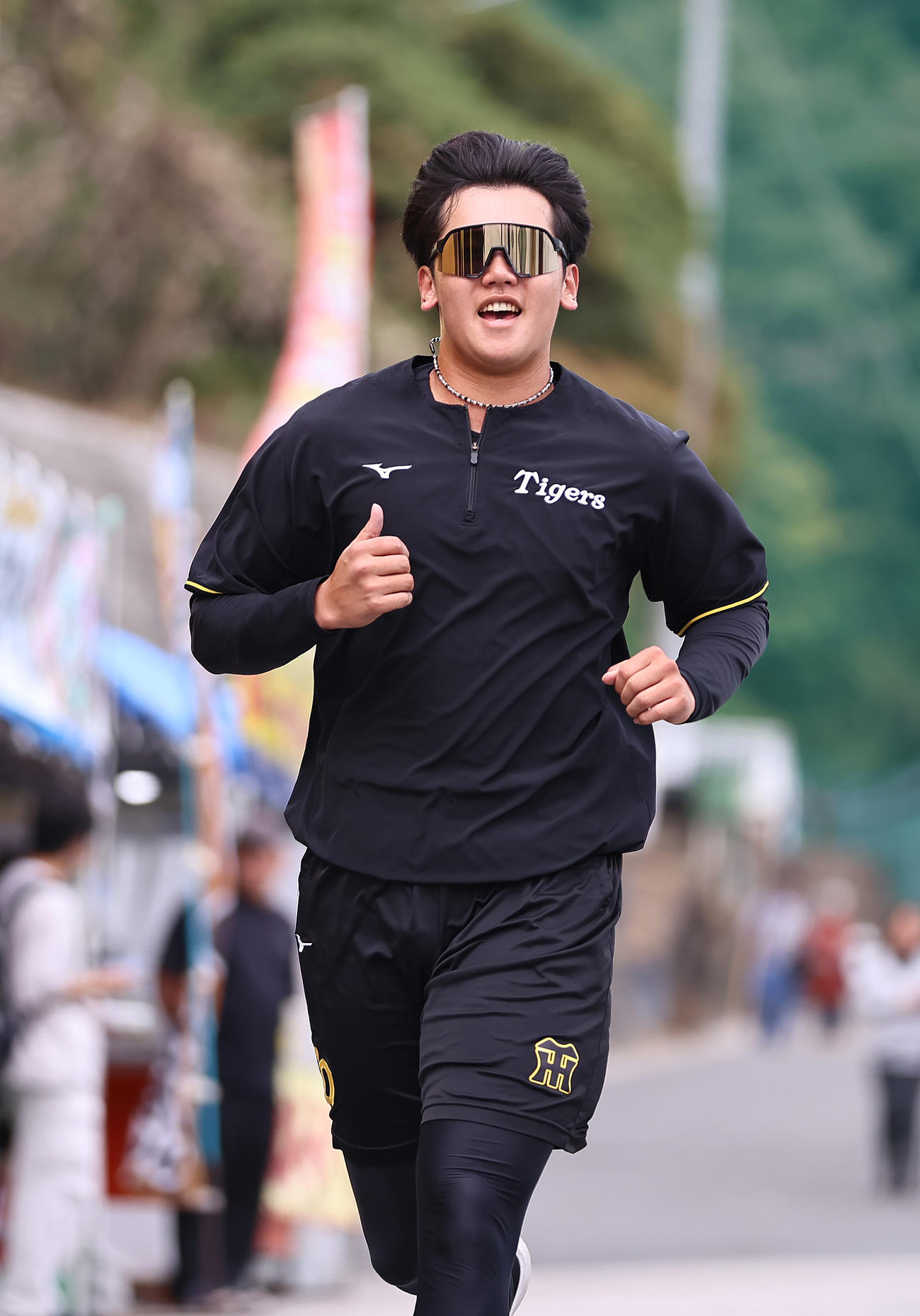 クロスカントリー走する阪神門別（撮影・上山淳一）
