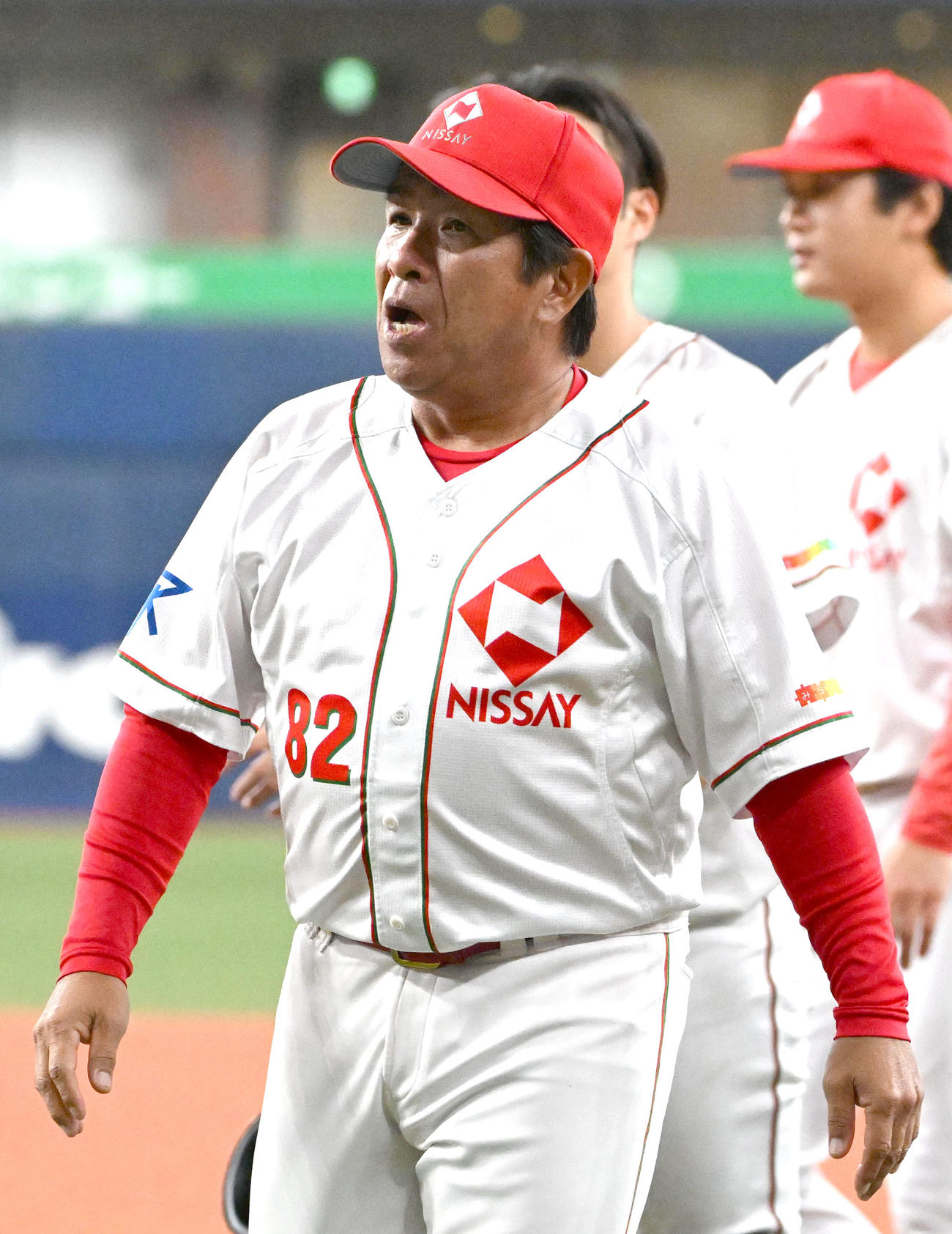 ヤマハに負け肩を落とす日本生命の梶田茂生監督（撮影・石井愛子）