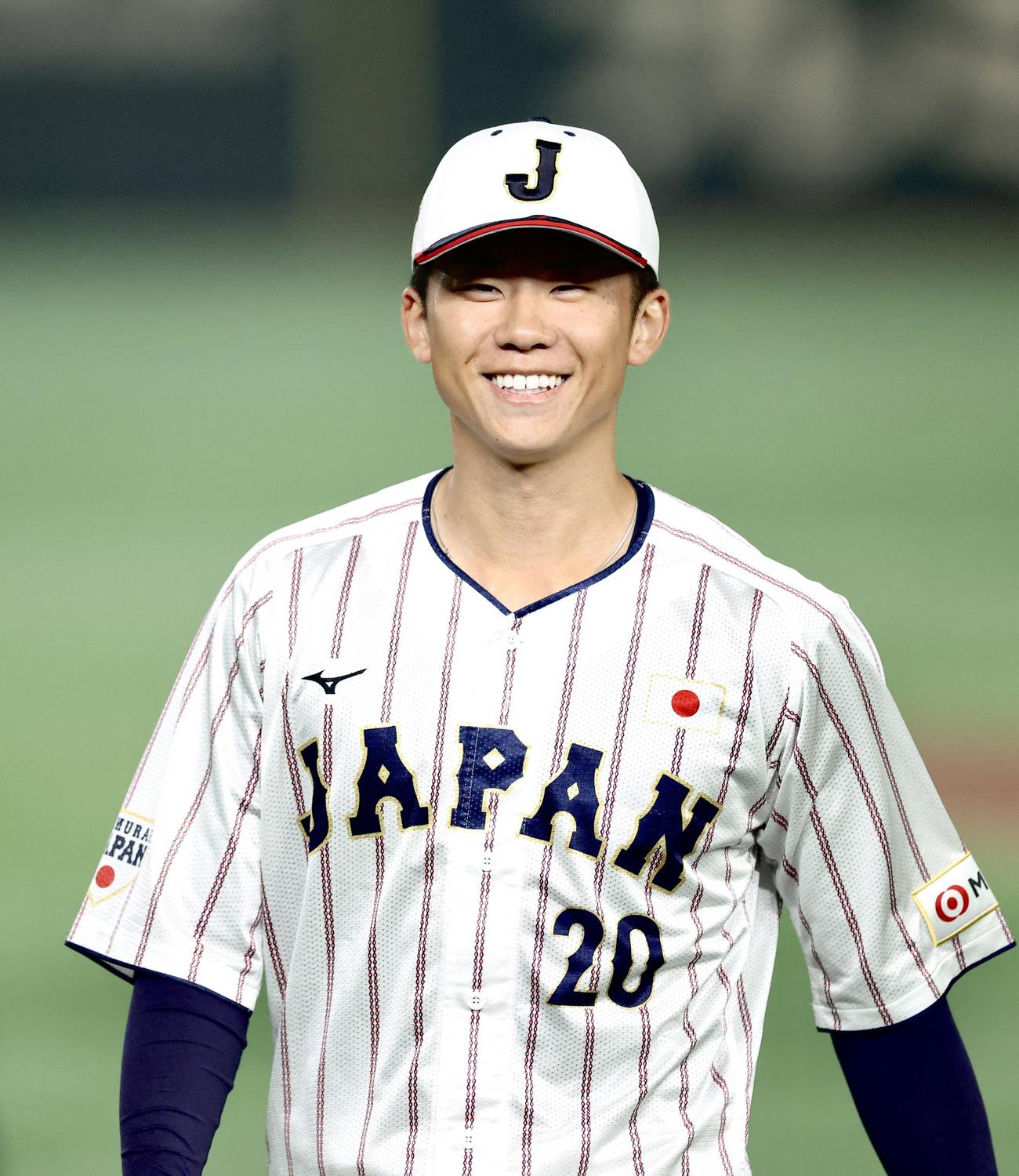 投手練習で笑顔を見せる曽谷（撮影・河田真司）