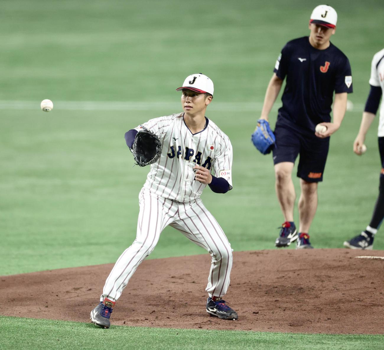 投手練習に臨む曽谷（撮影・河田真司）