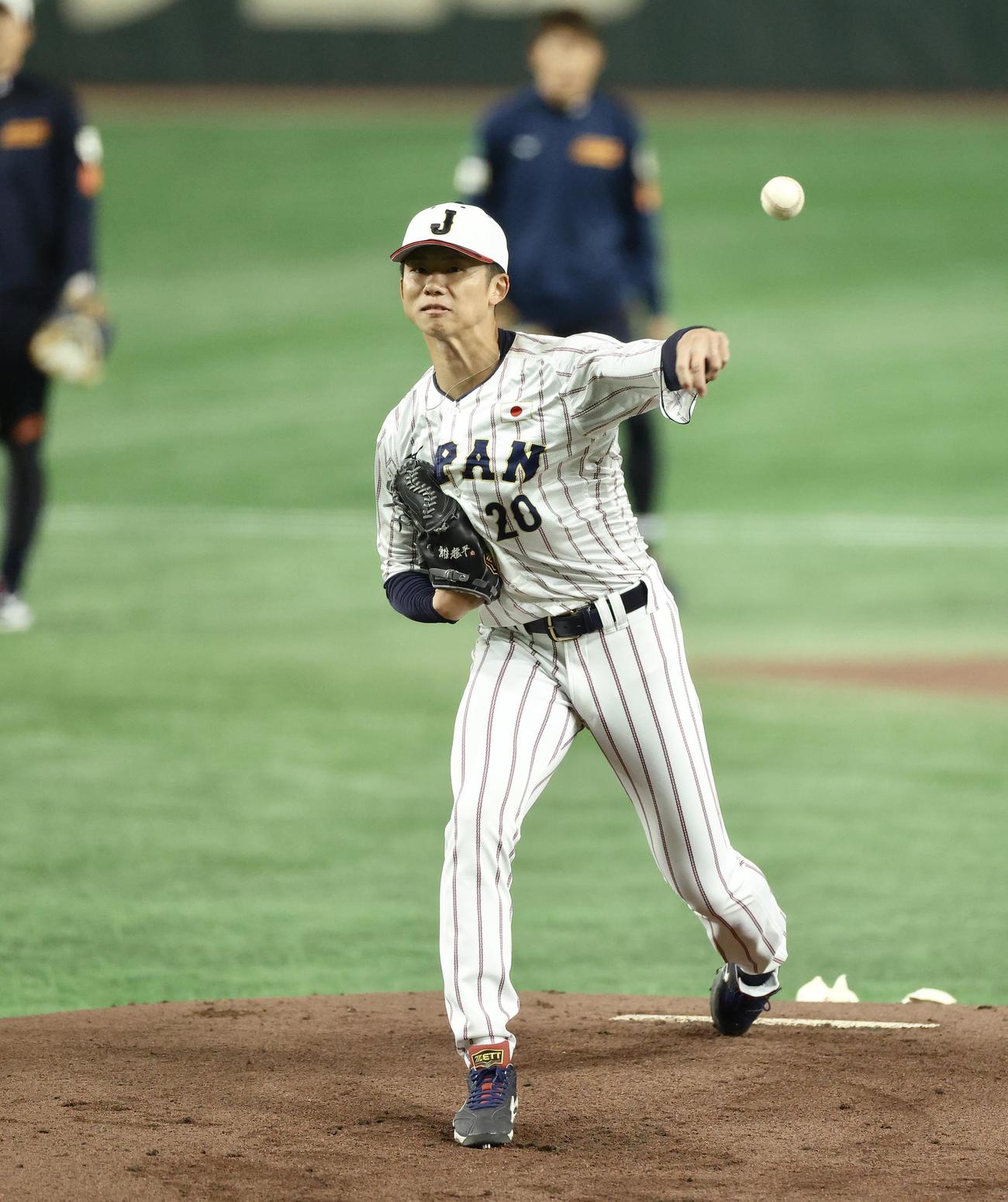 投手練習に臨む曽谷（撮影・河田真司）