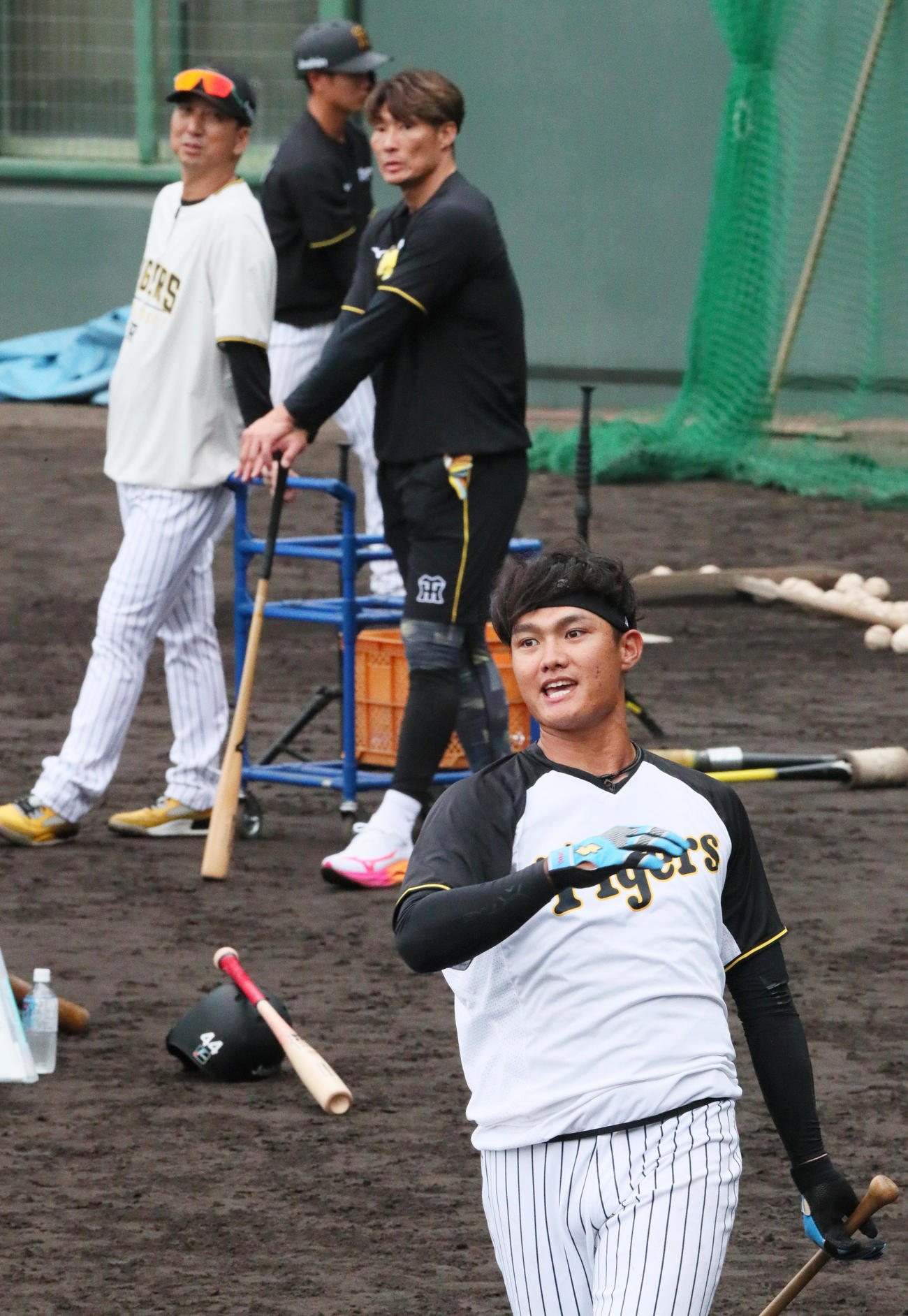 ロング打撃を行う阪神西純（撮影・上山淳一）