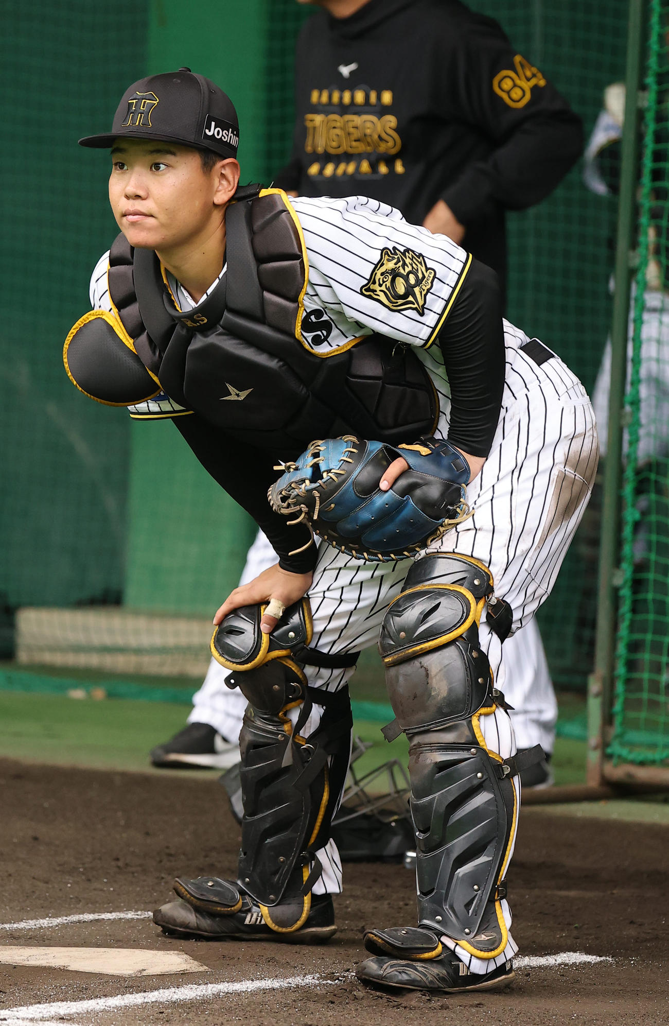 13日、ブルペンに入る嶋村麟士朗