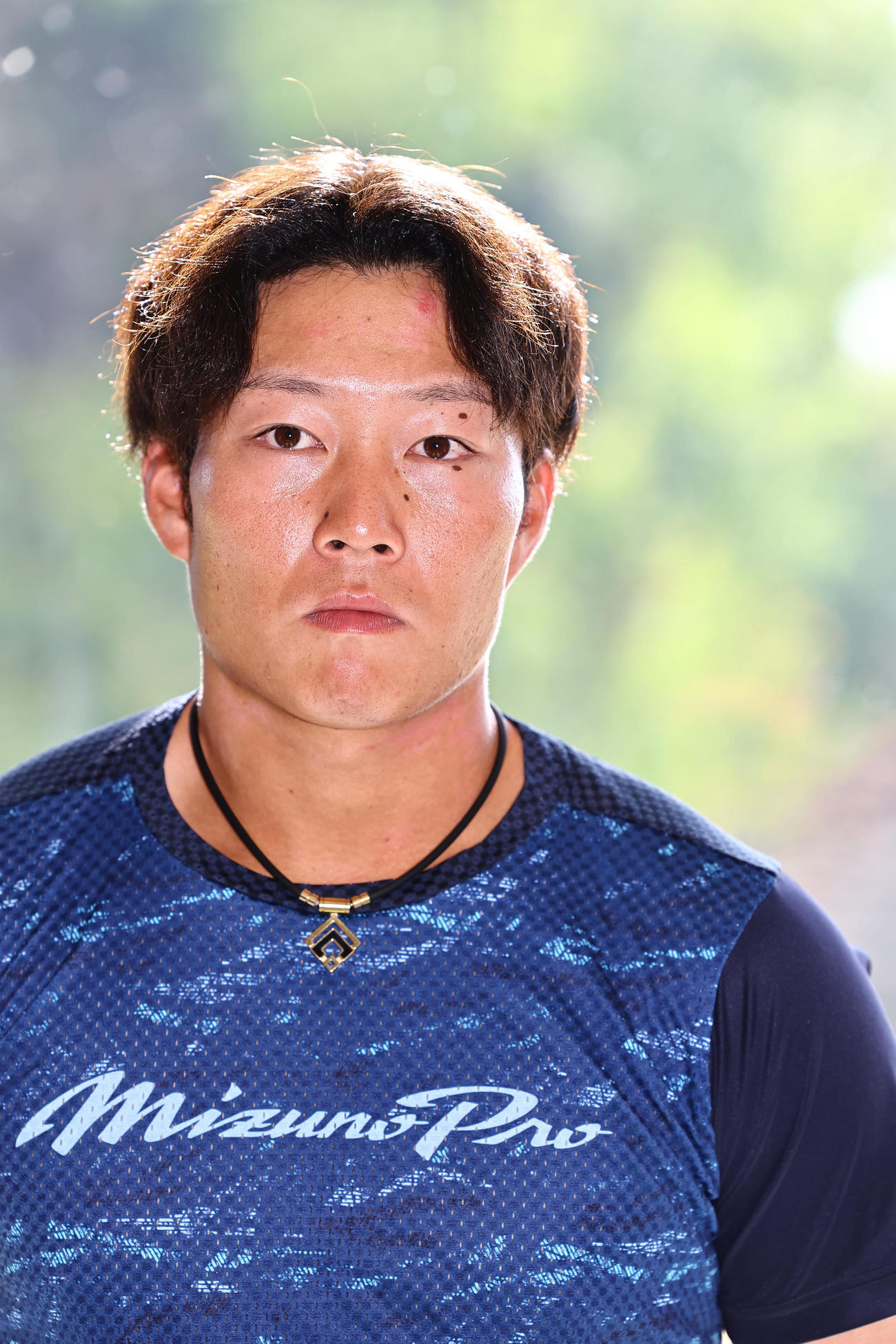 契約更改を終えた藤田は記者の取材を受ける（撮影・上田博志）