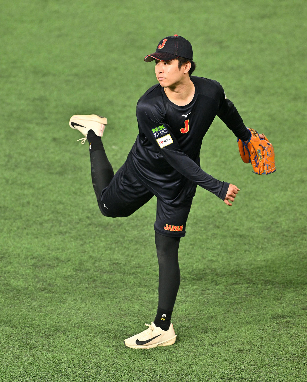キャッチボールする種市（撮影・滝沢徹郎）