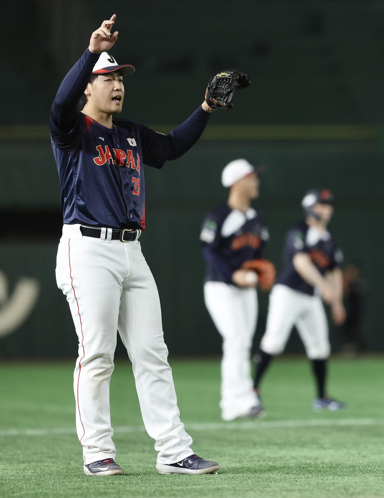 前日練習に臨む岡本（撮影・河田真司）