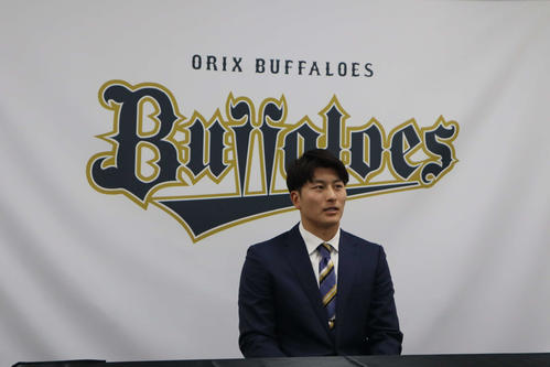 オリックス】高島泰都が400万円増2400万円で更改「ロングで投げるん
