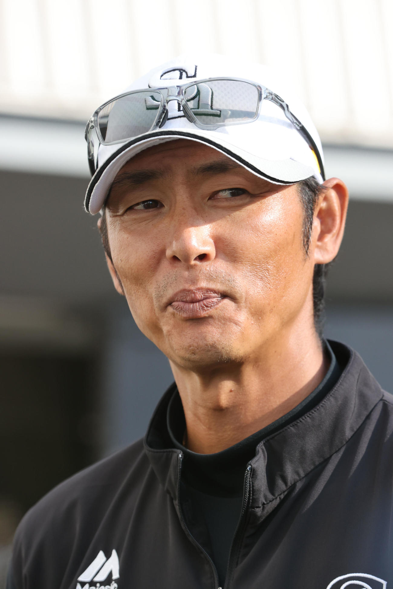 報道陣に話をするソフトバンク斉藤新2軍監督（撮影・梅根麻紀）