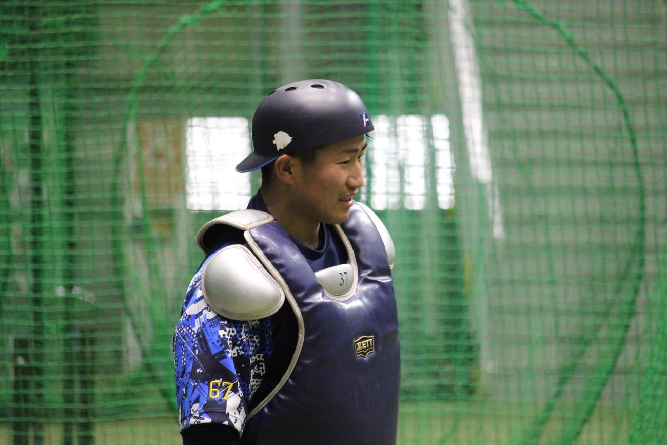 西武秋季キャンプで捕手練習をする野村大樹（撮影・金子真仁）