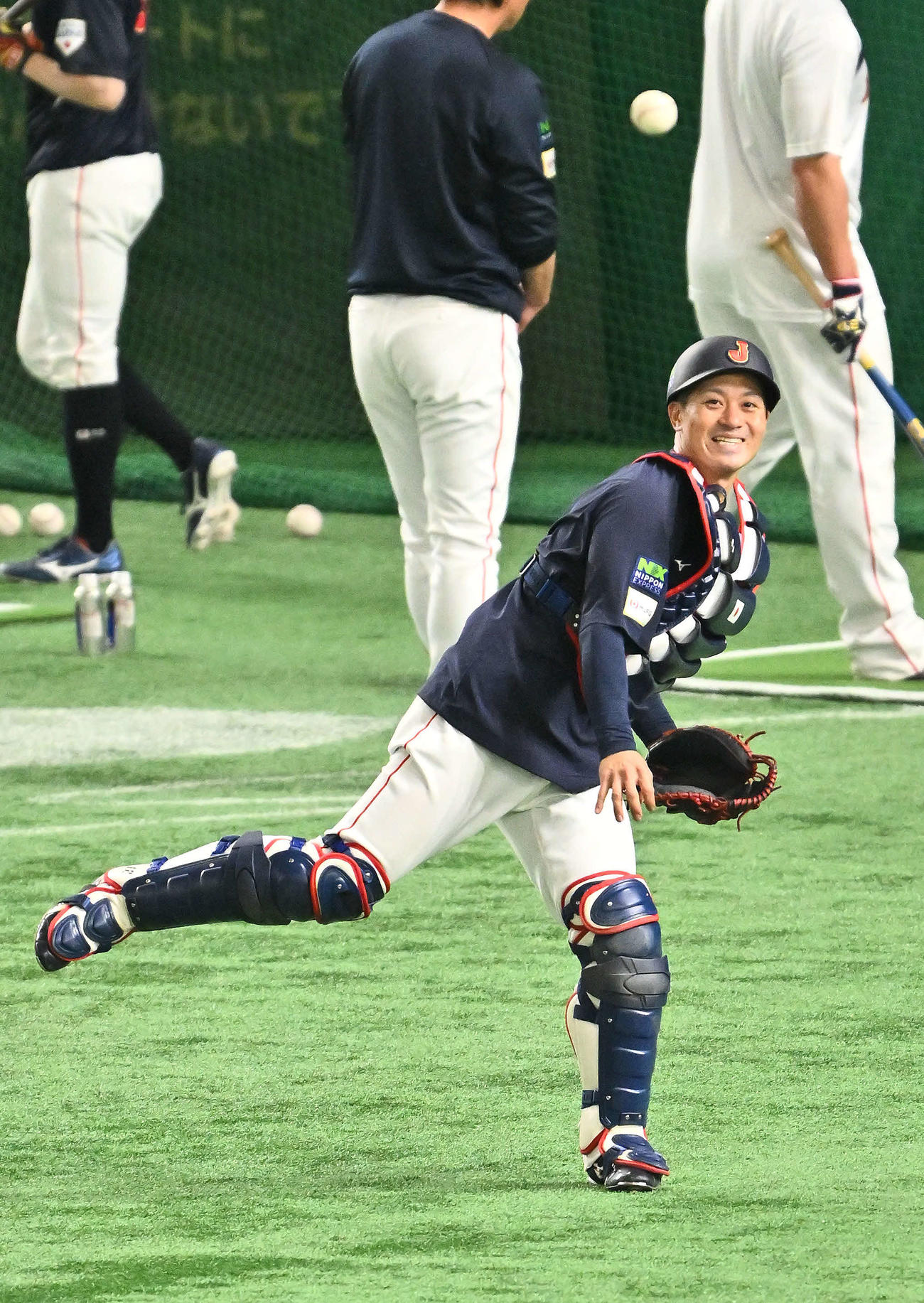 守備練習する坂本（撮影・滝沢徹郎）