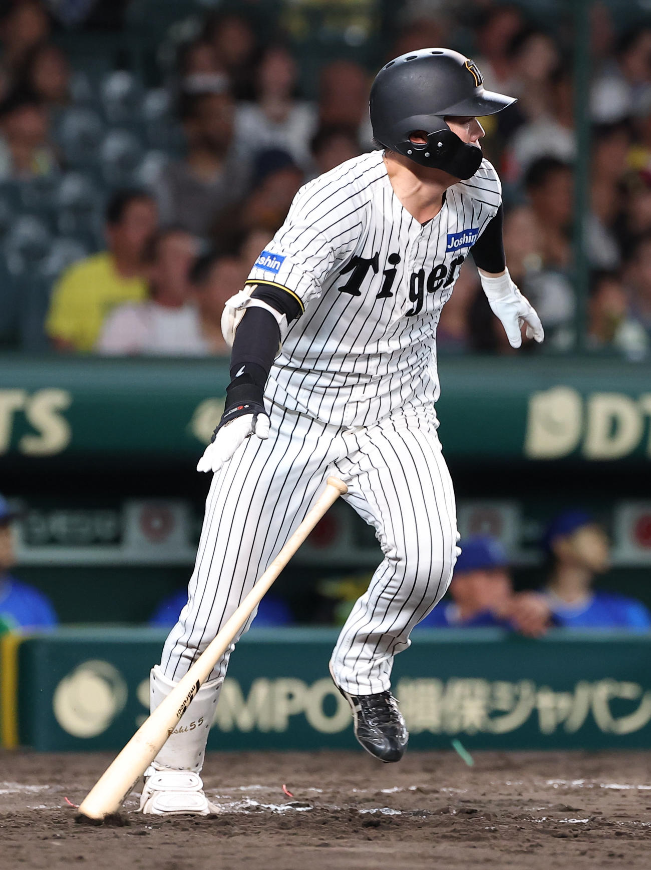左前打を放つ阪神楠本泰史（2025年9月10日撮影）