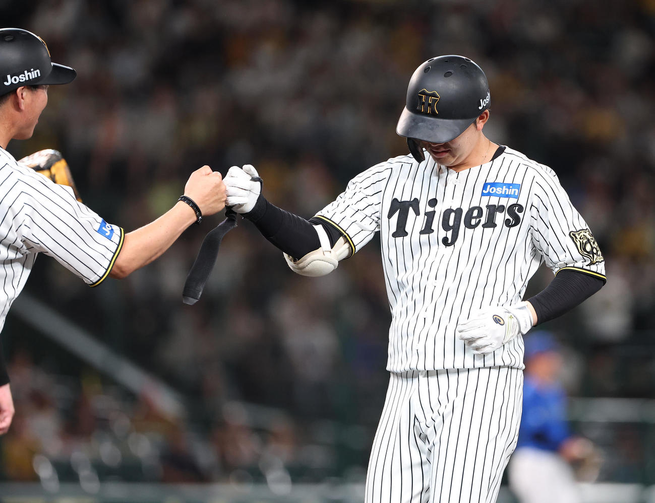 楠本泰史は左前打を放つ（2025年9月10日撮影）