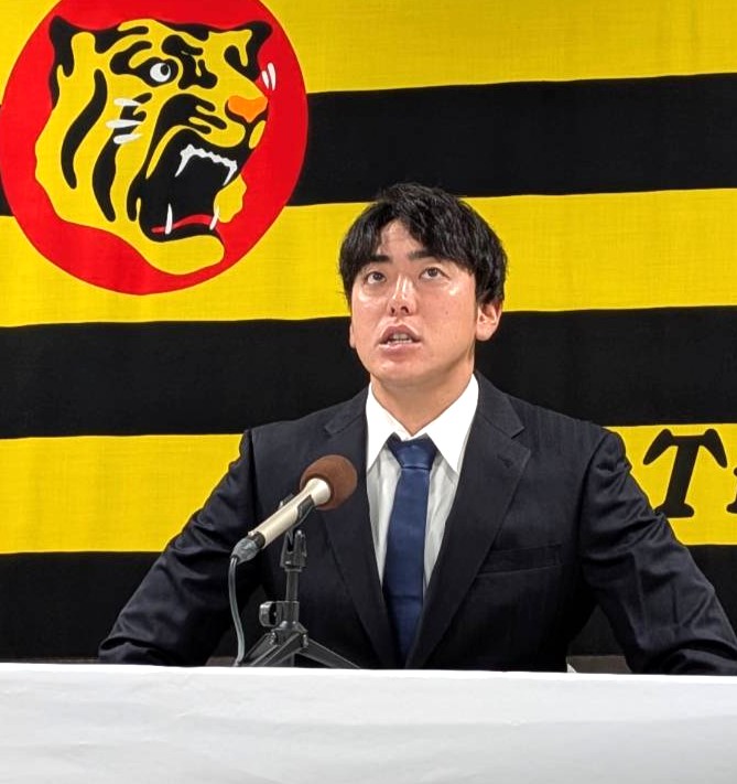 契約更改後、会見する阪神小川（撮影・柏原誠）＝2025年11月15日