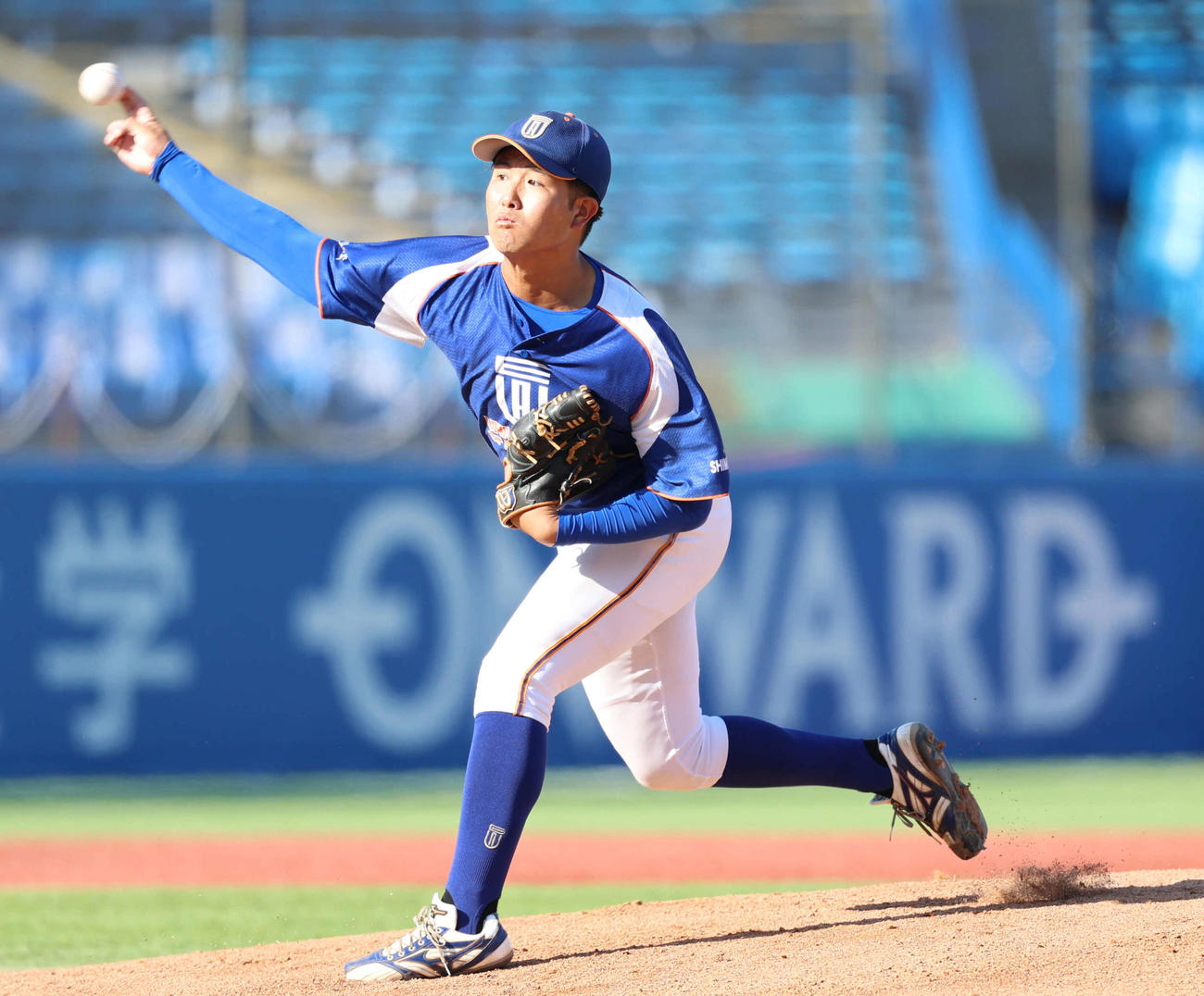 神大対東亜大　先発し力投する東亜大・藤井（撮影・増田悦実）