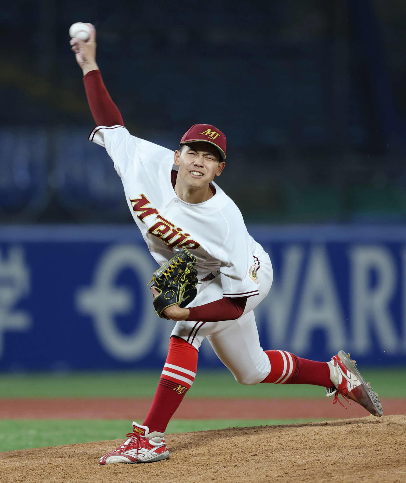 杏林大対名城大　8回表から登板し力投する名城大・大嶽（撮影・増田悦実）