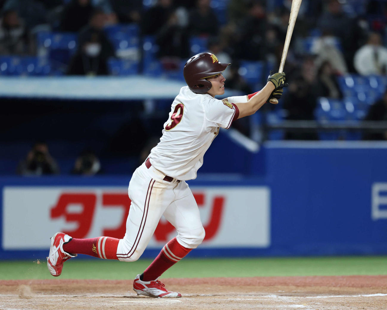 杏林大対名城大　10回裏名城大1死一、二塁、サヨナラの適時二塁打を放つ高桑（撮影・増田悦実）