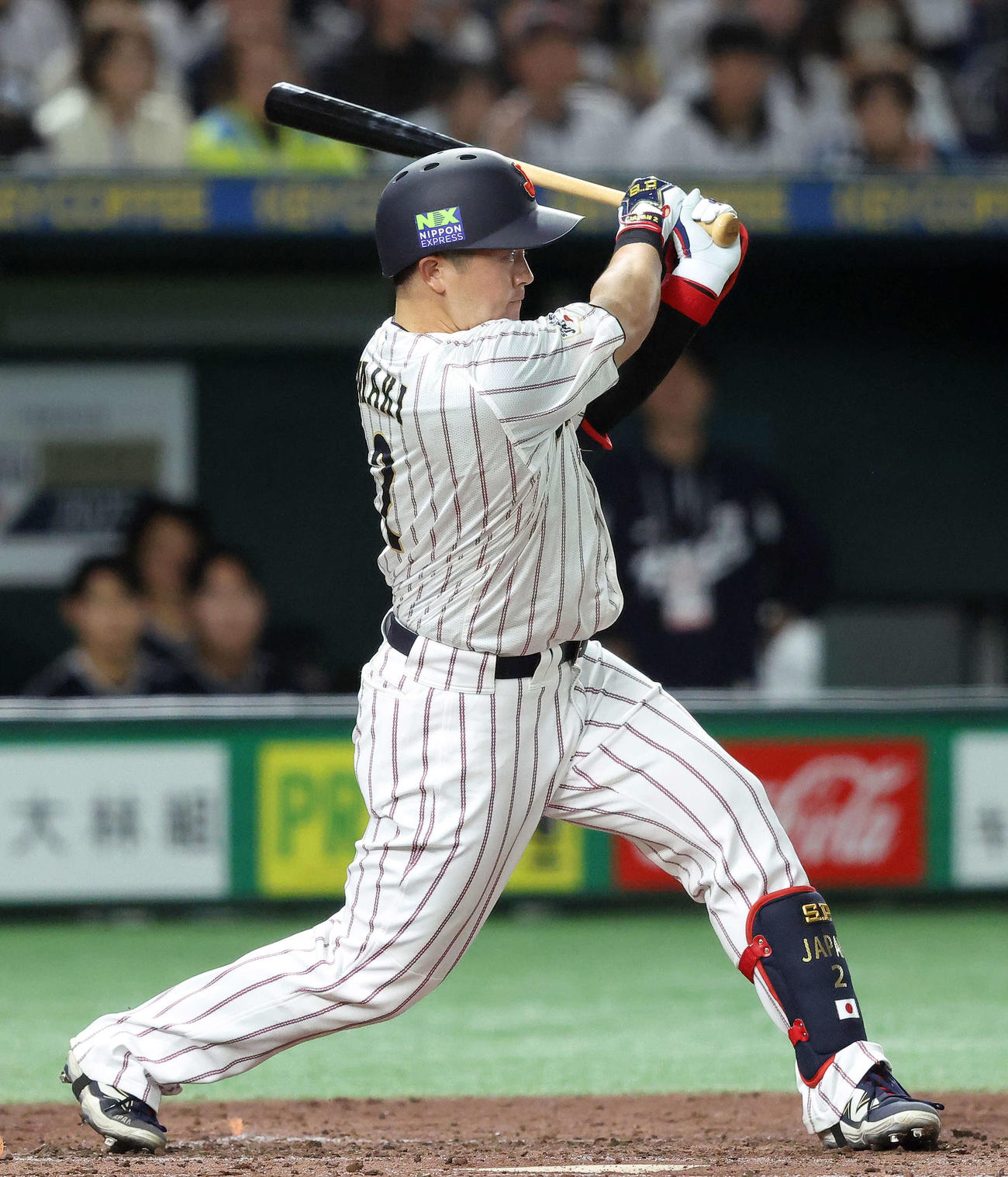 日本対韓国　日本対韓国　4回裏日本1死二、三塁、左前適時打を放つ牧（撮影・河田真司）