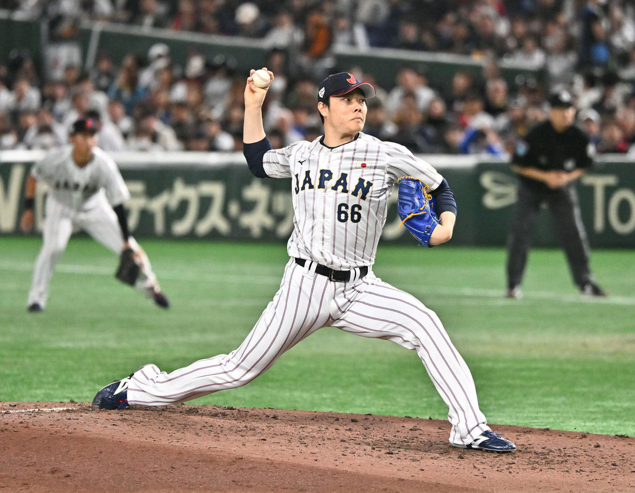 日本対韓国　5回表、日本3番手で登板する松本（撮影・滝沢徹郎）