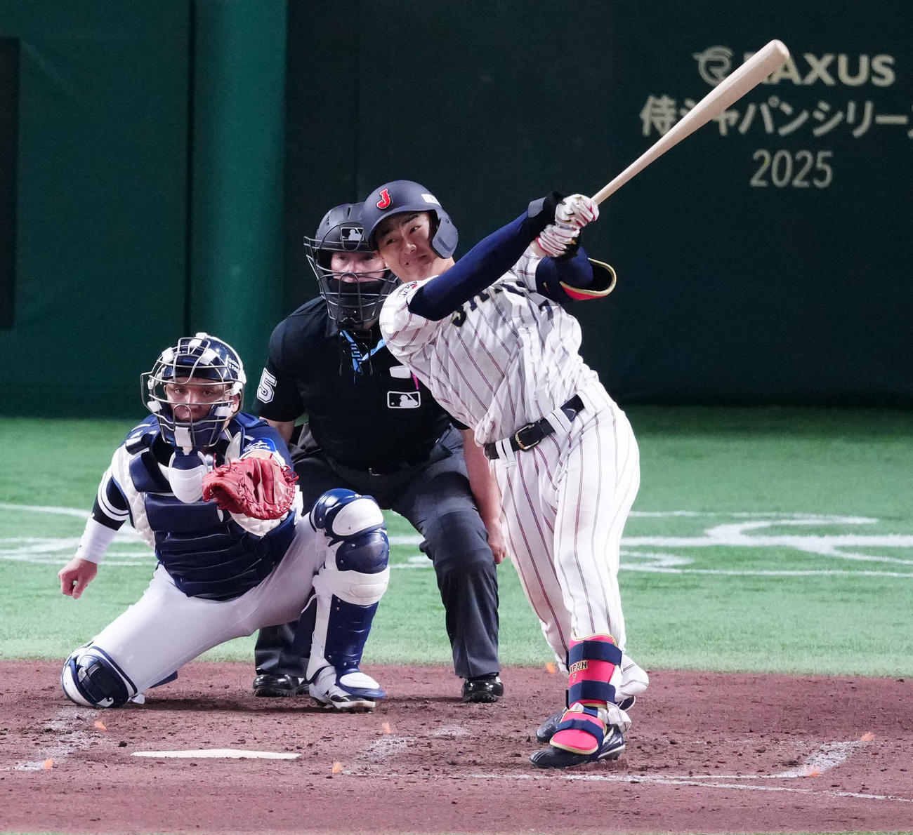 日本対韓国　4回裏日本2死二、三塁、2点適時二塁打を放つ西川（撮影・江口和貴）