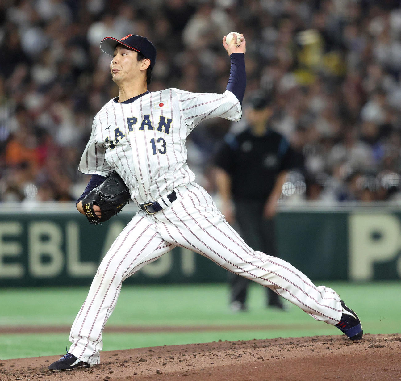 日本対韓国　4回表、2番手で登板する森浦（撮影・河田真司）