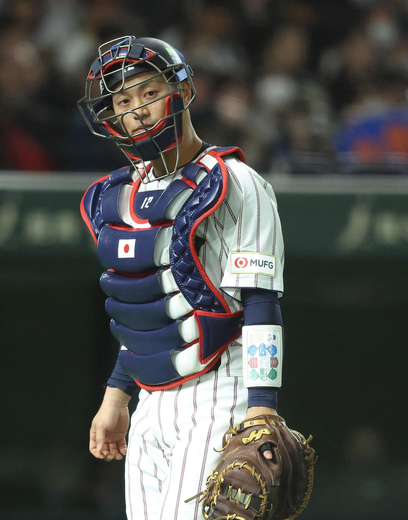 日本対韓国　1回表を抑えベンチに戻る坂本（撮影・河田真司）