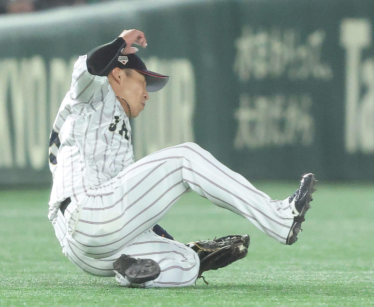 日本対韓国　2回表韓国2死、朴東原の打球を好捕するする野村（撮影・河田真司）