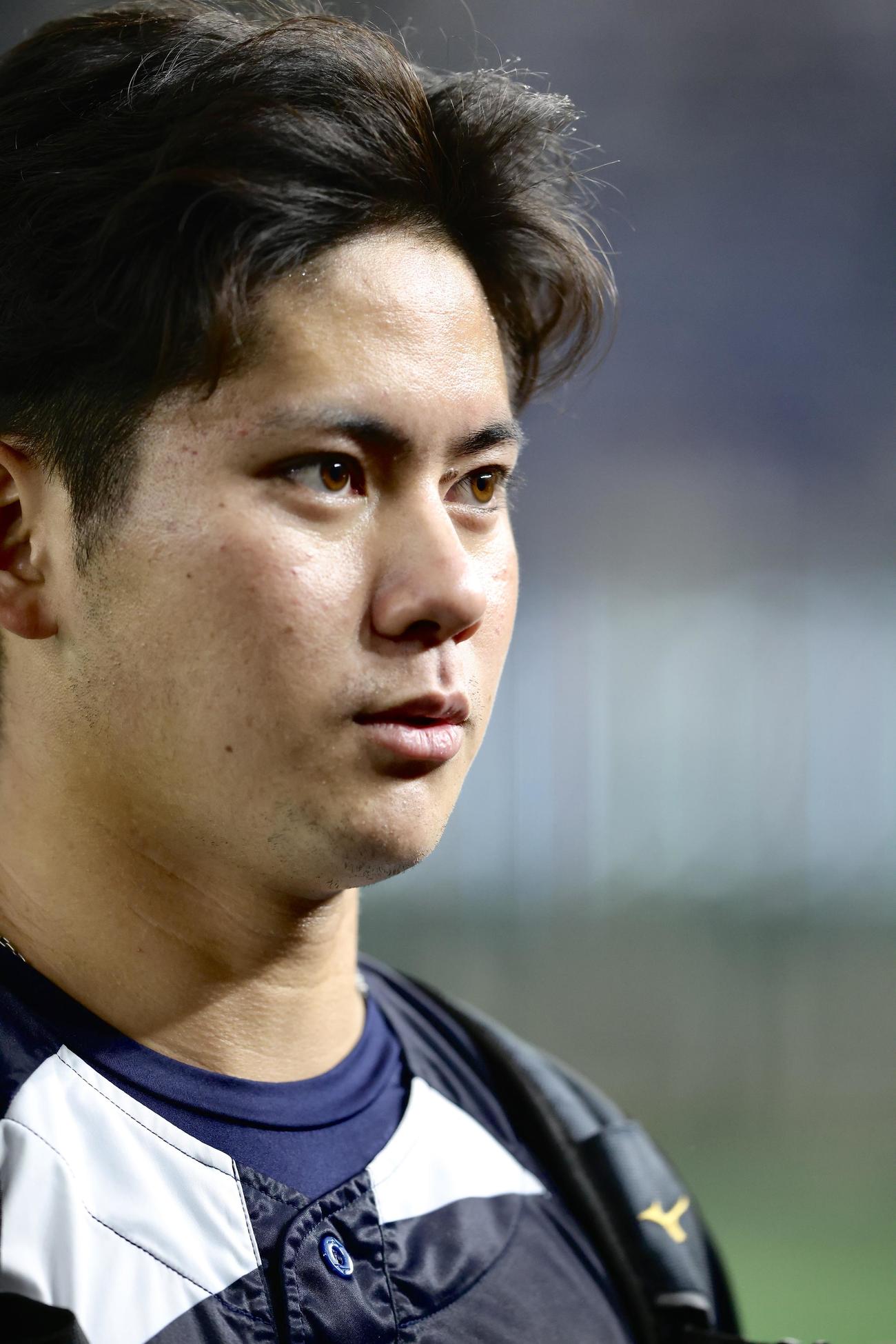日本対韓国　試合前、記者の質問に答える金丸（撮影・河田真司）