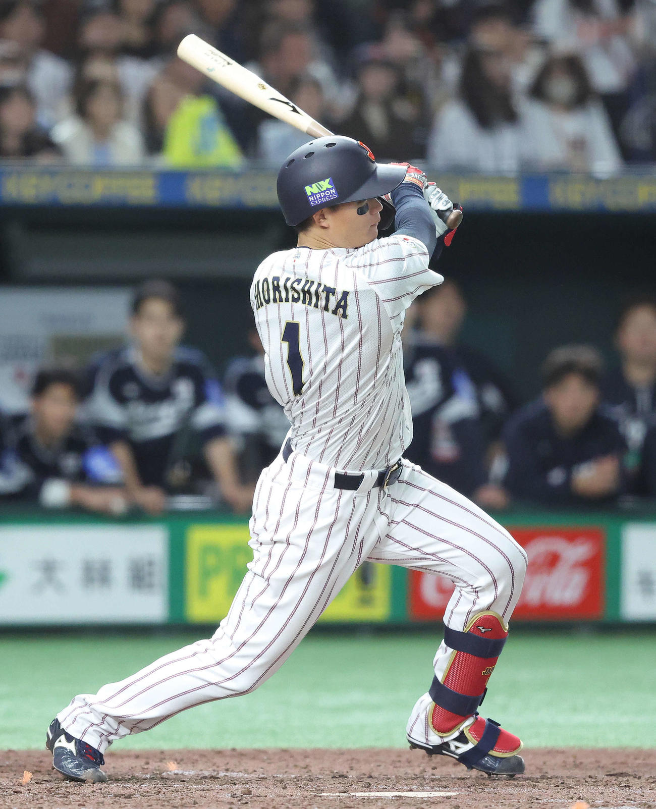 日本対韓国　日本対韓国　5回裏日本無死一塁、中前打を放つ森下（撮影・河田真司）