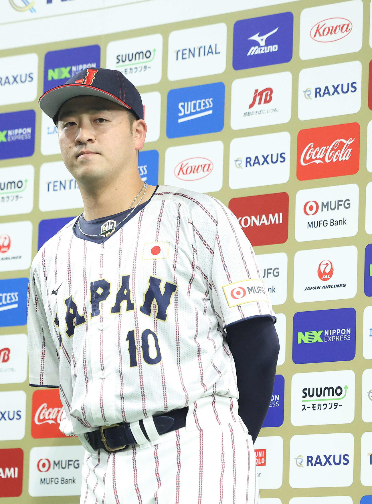 日本対韓国　韓国に勝利し、ヒーローインタビューに臨む岸田（撮影・河田真司）