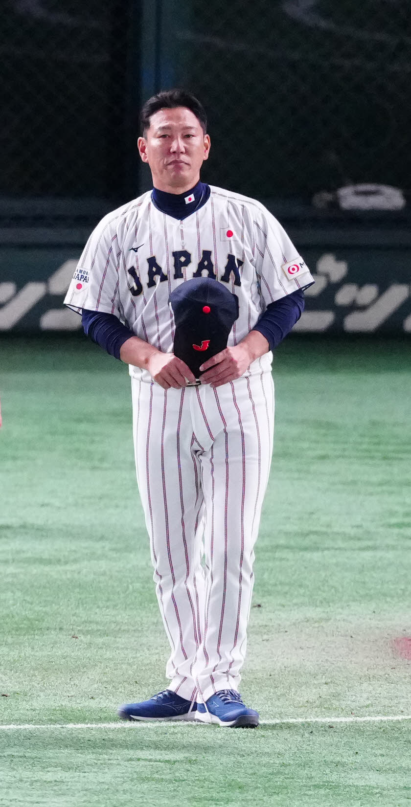 日本対韓国　試合後、あいさつする井端監督（撮影・江口和貴）